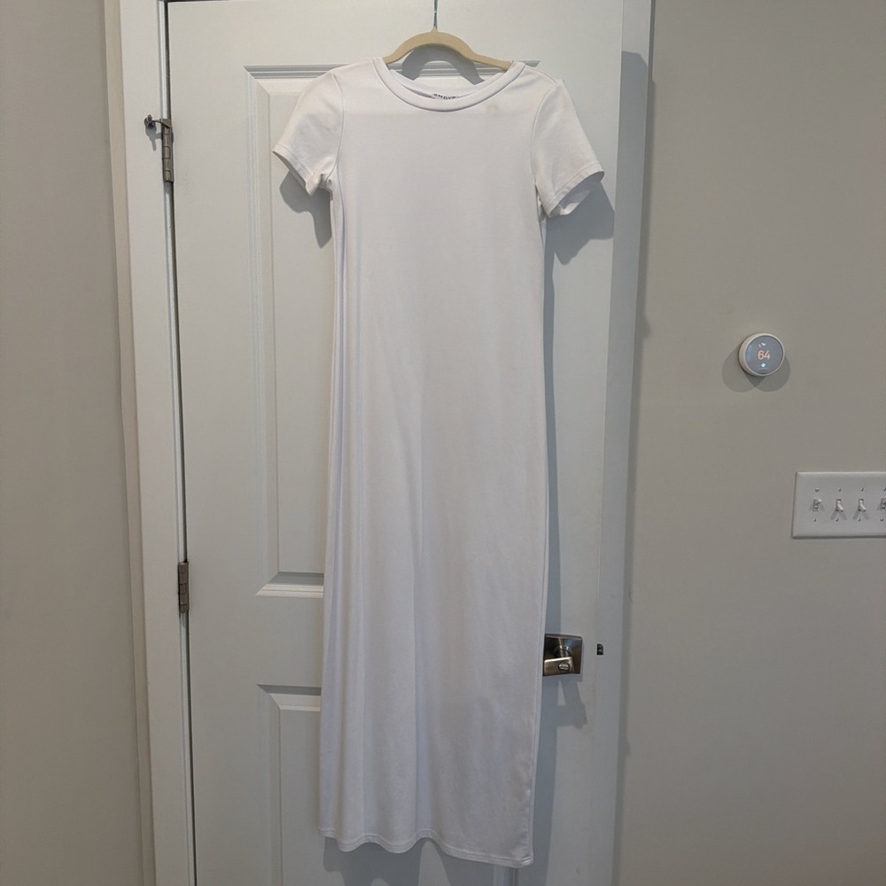 SNDYS BLAIR DRESS - Classic White Short-Sleeve Maxi Dress - Picture 3 of 4